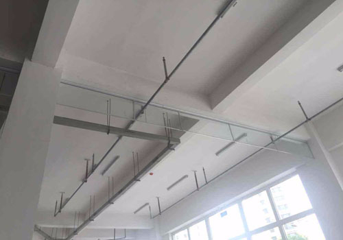 玻璃擋（dǎng）煙垂壁