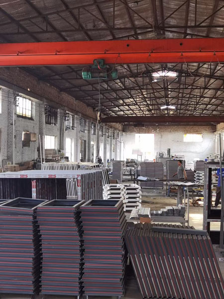 斷橋鋁防火窗生產車間.jpg 斷橋鋁防火窗生產車間.jpg